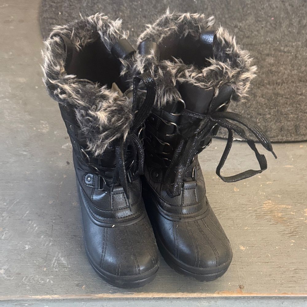 Quest Black Fur-Lined  Boots